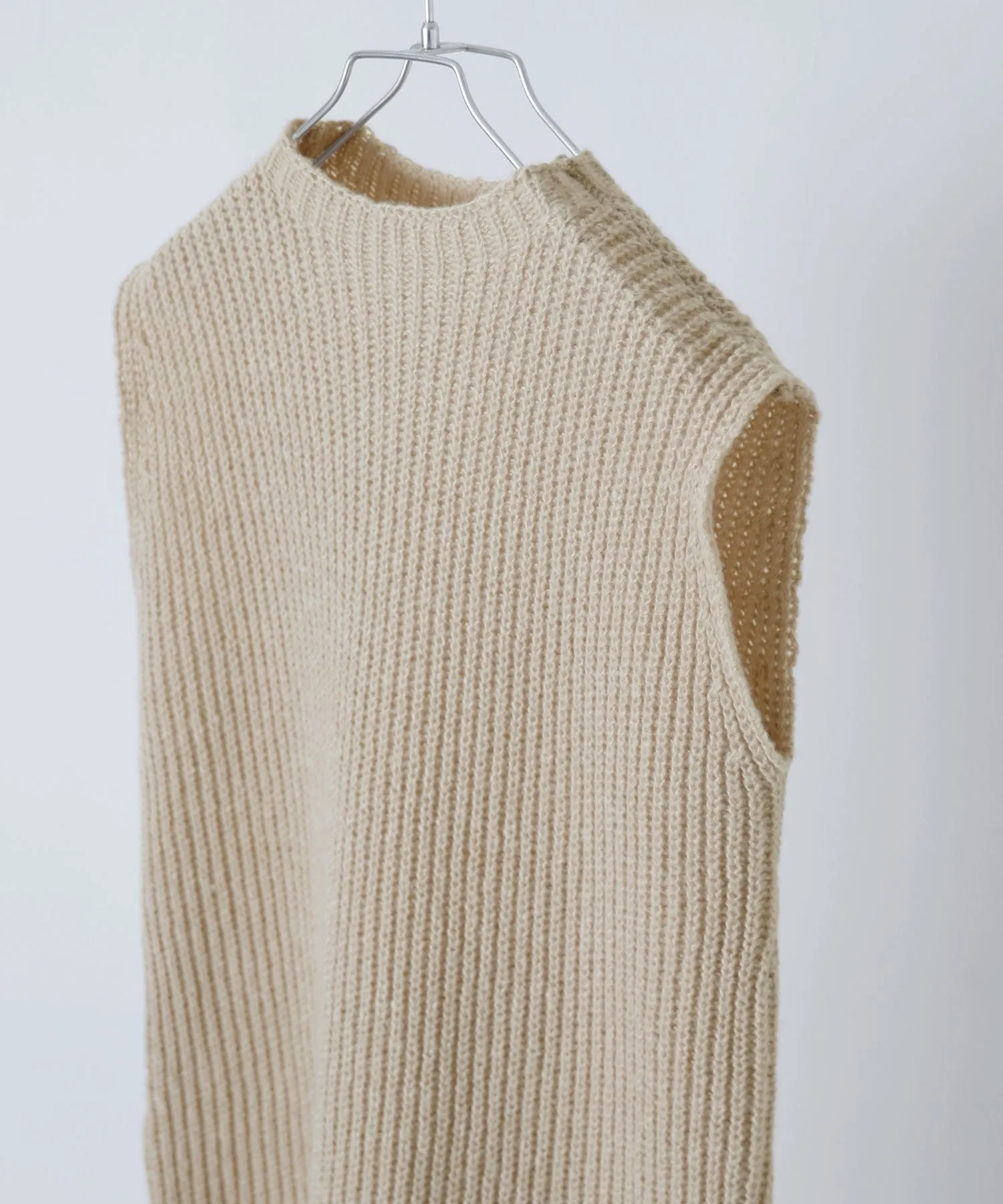 Turtleneck bolero knit & Sleeveless knit one-piece