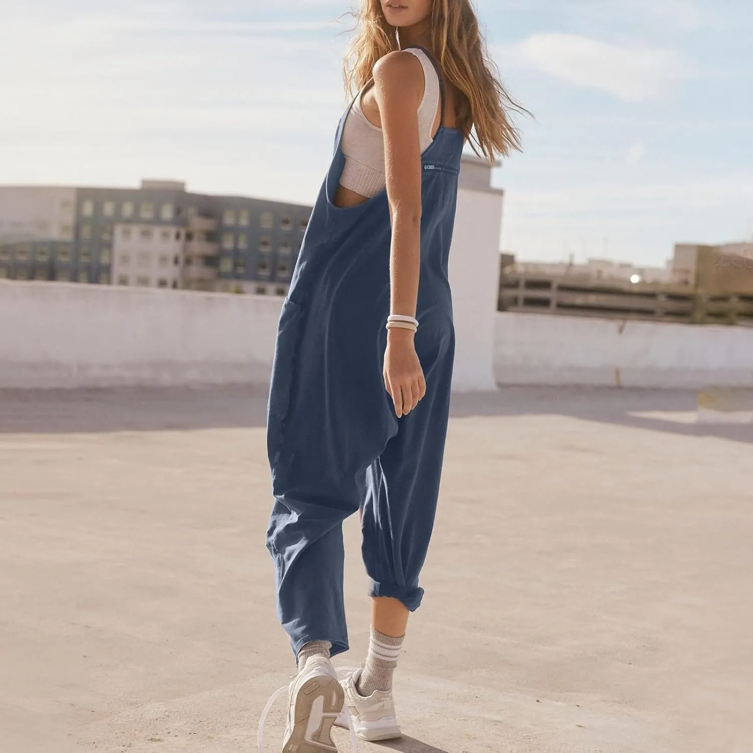 Women's Casual Loose Jumpsuits V Neck Sleeveless Harem Overalls Baggy Overalls Adjustable Strap Romper with Pochets
